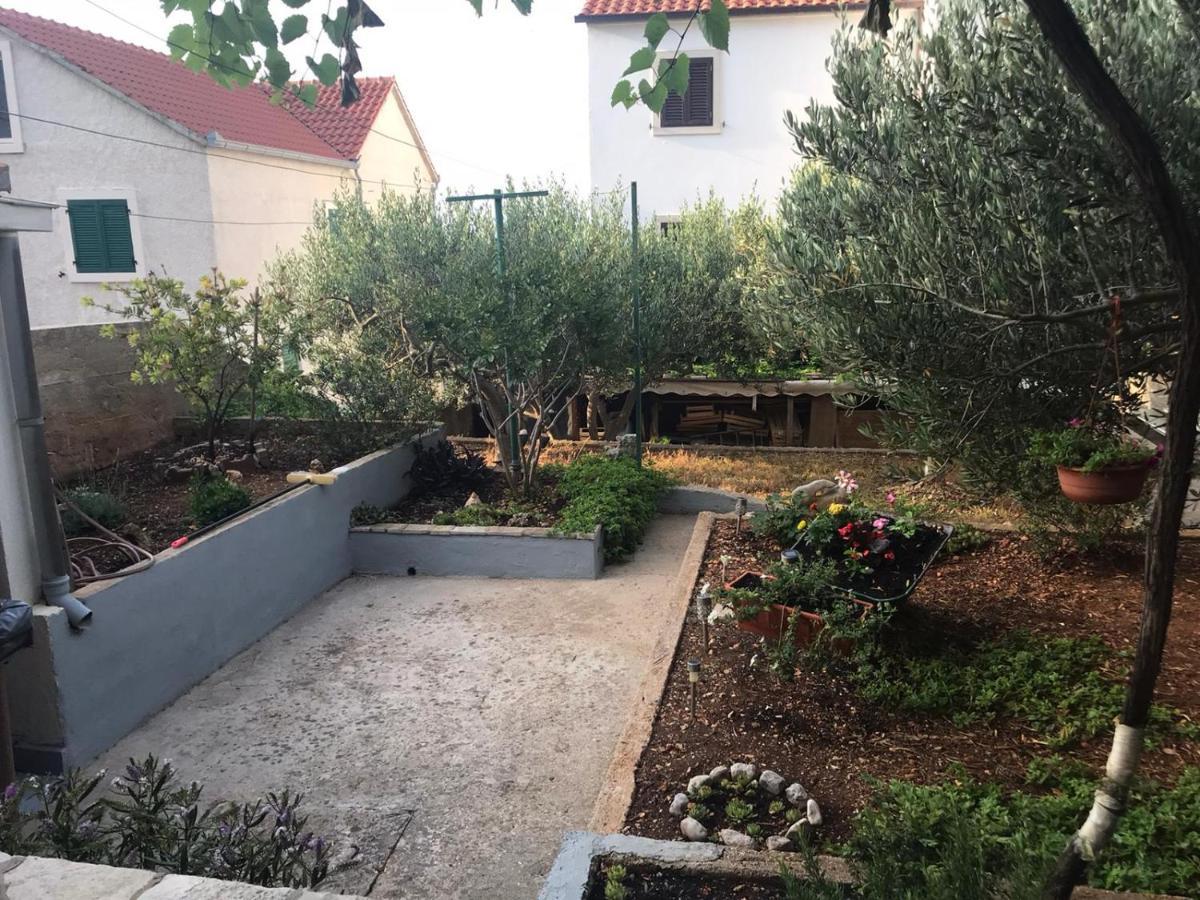 Apartmani Katarina Bol Exterior foto